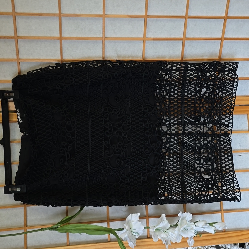 EXPRESS  black skirt. Sz 12 - Picture 5 of 6